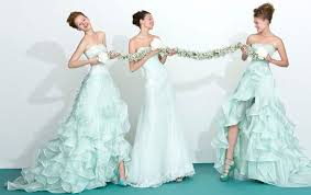 Diversi abiti da sposa sono già disponibili anche in taglie comode per avere fin dalla prima prova l'emozione di provare l'abito giusto. Abiti Da Sposa Colorati