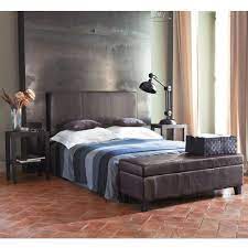 Ce superbe bout de lit en bois massif teinté vous offre un espace de rangement pour votre linge de lit. Tete De Lit Chambre A Coucher Idee Bout De Lit Chambre