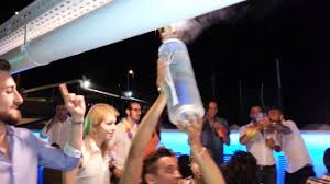 Handcrafted in small batches and distilled four times. 6 Litri Belvedere Tavolo Genova Goldenbeach Youtube