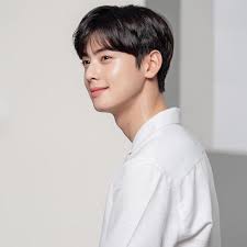 Suho then leaves, promising to return. True Beauty Final Cast Revealed Chingu To The World