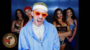Letra ella desaparece, pero aparece cuando le dan gana ha sido un pal de veces y si es por mi le doy toa' la semana se hace la que no quiere, pero llama de m. Bad Bunny La Dificil Official Video Ipauta Com