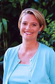 Elle est la fille de louis édouard carrère, et de l. Marina Carrere D Encausse Critique Ouvertement Didier Raoult Je Ne Comprends Pas