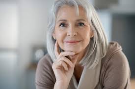 Mais les femmes peuvent aussi être touchées : Comment Se Maquiller Apres 50 Ans 12 Conseils En Or