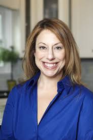 How sweet it is! Please help me give a big CONGRATULATIONS to my happy  first time homebuyers!! 🎉🎉 They prevailed in an intense bidding war over  *fifteen* other offers! 🌟🥳 We carefully