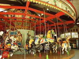 ニューヨークにあるカルーセル えもろぐ carousel old school grounds