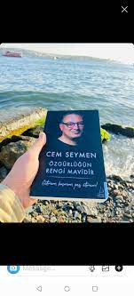 Baskı, 328 sayfalık nefis düzenlemeli ve özenli kapak görüntülü… Cem Seymen Auf Twitter Turkiye Nin Her Yerinden Fotograflar Yagiyor Kitabimi Deniz Kenarina Goturenler Ozgurluk Mesajlari Yolluyor Gelen Her Fotograf Benim Icin Cok Kiymetli Sayenizde Bugun Kitabim Ozgurlugun Rengi Mavidir Ilk Haftasinda Ikinci