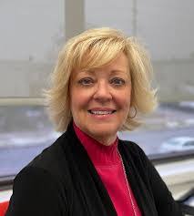 Carolyn Bey's Instagram, Twitter & Facebook