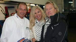 Mai 2021 nicht nur ihren 18. Robert Und Carmen Geiss Mit Manuel Zieringer Bei Reifen Widholzer In Munchen Fussball