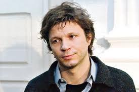 Bertrand cantat (born 5 march 1964) is a french musician and former frontman of rock band noir désir. Un Premier Album Solo De Bertrand Cantat Sur Fond De Polemique La Presse