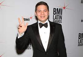 Remigio alejandro valenzuela buelna, known as remmy valenzuela (born 1 october 1990), is a born in sinaloa state, he started off as a drummer but switched to the accordion at the age of 13. Remmy Valenzuela Debuts At No 1 On Top Latin Albums Billboard Billboard