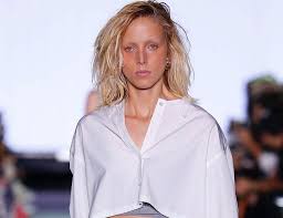Who was featured in their previous music video i fink you. Who Is Sixteen Jones Die Antwoord S Daughter How Old Is She Celeboid
