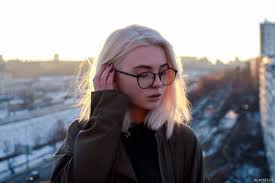 фото на аву в вк для девушек без лица с длинными волосами Devushki V Ochkah Na Avu Poisk V Google Photo Blonde Selfies Poses