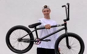The steel frame and steel fork ensure stability and optimal durability as they learn to develop their bmx riding skills. Das Leichteste Bmx Rad Deutschlands Dean Florian Bi
