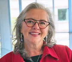 Laina Andrews's Instagram, Twitter & Facebook