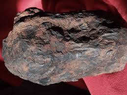 De enfeite de mesa a relíquia: meteorito de 27kg ficou anos esquecido na PB - 23/03/2022 - UOL TILT