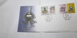 Sebuah lukisan biasanya didasarkan pada corak, gaya, teknik, bahan, dan alat karya. 2001 11 June Alat Dan Bahan Kesenian First Day Cover Antiques Stamps On Carousell