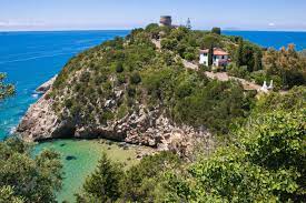 San felice circeo, via giacomo leopardi, villa panoramica al mare e in campagna, termoautonoma arredata indipendente di nuova costruzione composta da ampio salone, 4 camere da letto matrimoniali con 12 posti letto, doppi servizi, ampia cucina abitabile. Le Spiagge E Le Grotte Nel Parco Del Circeo