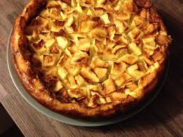 Clafoutis Pommes Et Pepites De Chocolat Recette Clafoutis Aux Pommes Recette Clafoutis Recette Clafoutis Pomme