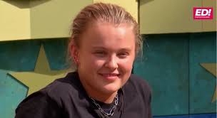 CBB fans convinced Chris Hughes and JoJo Siwa have "hard launched" their  romance as celeb pal declares: "You look so happy" 👀⬇️