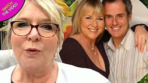 Fern britton, an english television presenter, was born on 17 july 1957 in ealing, london. Fern Britton Lost Her Home After Split From Tv Chef Husband Phil Vickery Mirror Online