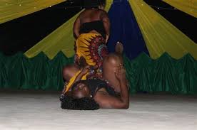 Kwaya ya wanafunzi watumbuiza utupu. Kanga Moko Wanafunzi Cloudy Girl Pics