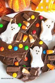 Easy Halloween Candy Bark Recipe Pretty My Party Party Ideas Recipe Halloween Candy Recipes Halloween Candy Bark Recipes Halloween Candy Bark