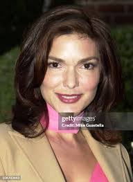 Laura Haring's Instagram, Twitter & Facebook