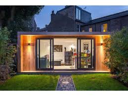 Rumah kecil 2 lantai yang berukuran 5.5 x 14 meter dengan fasad minimalis untuk desain rumah kecil 2 lantai kali ini mengunakan matrial bat. 20 Desain Kantor Minimalis Di Taman Rumah Yang Cantik Dan Menawan