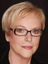 Pin Von Sharon Hartung Auf Hair Styles Haarschnitt Kurz Frisuren Mit Brille Frisuren Fur Altere Frauen
