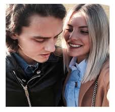 2015 yılında belçika'nın genk takımına kiralanan enes ünal 12 maçta sadece 1 gol atmayı başarmıştır. Enes Unal Sevgilisi Ile Italya Da Tatil Yapiyor