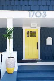 Rumah tersebut disewakan sebagai rumah tinggal. 7 Inspirasi Warna Cat Pintu Rumah Tercantik Yang Bisa Ditiru