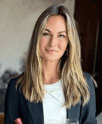 Sandra Mansfield's Instagram, Twitter & Facebook