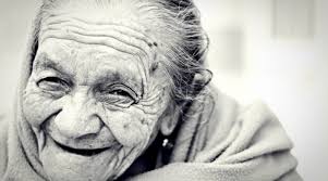 L'effetto di positività nella vecchiaia: ecco perché gli anziani sono più  felici (Parte II) | Il Giardino della Cultura