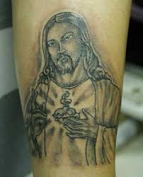 Todo lo que dios nos ama con su corazón y todo lo que nosotros, por tanto, le. El Tatuaje De Jesucristo Con Sagrado Corazon Hecho En Tinta Negra Tattooimages Biz