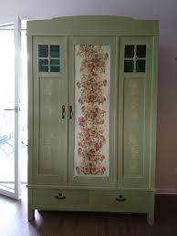 Shabby Chic Kleiderschrank 100 Jahre Alter Schrank Rosen Glas Holz Romantisch Landhaus Grun Boho Weiss Von Herbstromant Locker Storage Home Decor Shabby Chic