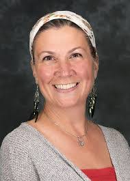 Adele Gross's Instagram, Twitter & Facebook