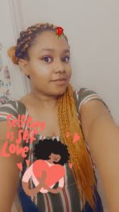 Monique Glenn (@prettycaramelnique)