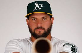 Mariners make 2 trades, get Alonso from A's