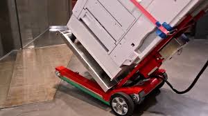 La buona notizia è stair climbing: Carrello Saliscale Elettrico Cingolato Domino Zonzini