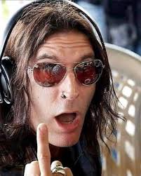 Happy 57th Birthday Sean Kinney 🎉🎉🎉 May 27, 1966 Sean Howard Kinney is  an American musician, best known as the drummer and co-founder of the rock  band Alice In Chains. Kinney also