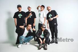 Saya merupakan bekas pelajar ipta, dan saya juga merupakan bekas penerima biasiswa maybank serta peminjam ptptn. 6 Rapper 1 Lagu