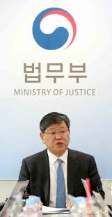 최고의 흉악범들을 무장해제시킨 중독성 100% 용구의 '자기소개' 이용구, 1961년 1월 18일 태어났어요! ë‰´ì‹œìŠ¤