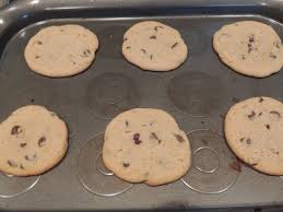 Trisha yearwood makes blackboard butter cookies food network. Garth Brooks Trisha Yearwood And Peanut Butter Chocolate Chip Cookies The Mrs With The Dishes
