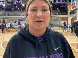 Kari Hankins's Instagram, Twitter & Facebook