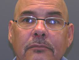 Fue condenado a la silla eléctrica y a cadena perpetua. Saldrá libre en  Navidades