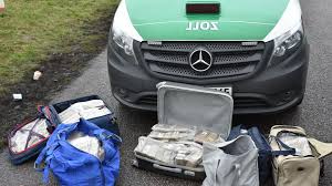We would like to show you a description here but the site won't allow us. Nachrichten Aus Deutschland Wind Schiebt Zwillingskinderwagen In Teich Mutter Rettet Kinder Stern De