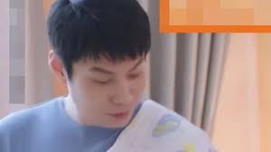 Mới làm bố 3 ngày, chồng phát hiện con không có quan hệ huyết thống, vợ  thản nhiên: Em tưởng là của anh