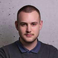 Kennt ihr diesen Typen in euerm Feed, der regelmäßig mit Hooks wie "Maya's  Videos haben über 23.400.000 Views" viral geht und euch auffordert "Grow"  oder ähnliches zu kommentieren? Das ist Julius… |