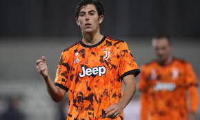 Da sinistra a destra, uno contro uno di soulé su suggerimento di de sciglio. Juve Le Ultime Di Mercato Su Ranocchia E Soule Ilbianconero Com