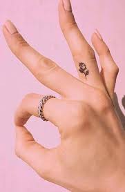 25 Finger Tattoos That Will Never Go Out Of Style In 2020 Cute Tattoos For Women Small Finger Tattoos Cool Finger Tattoos